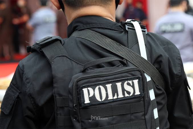 Polisi.