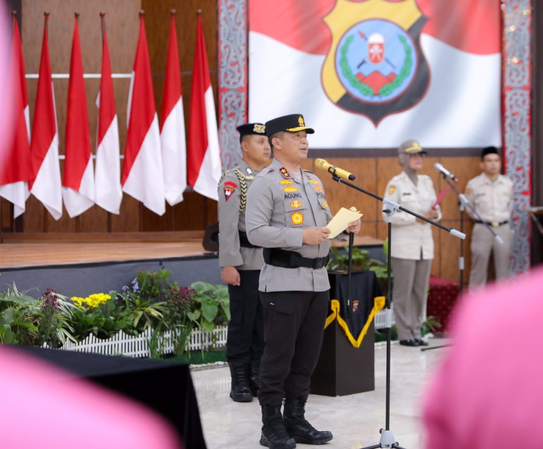 Kapolda Sumut Irjen Pol Agung Setya Imam Effendi memimpin sertijab Irwasda dan sejumlah kapolres di Aula Tribrata Mapolda Sumut, Senin (2/10/2023). (Dok/Polda Sumut)