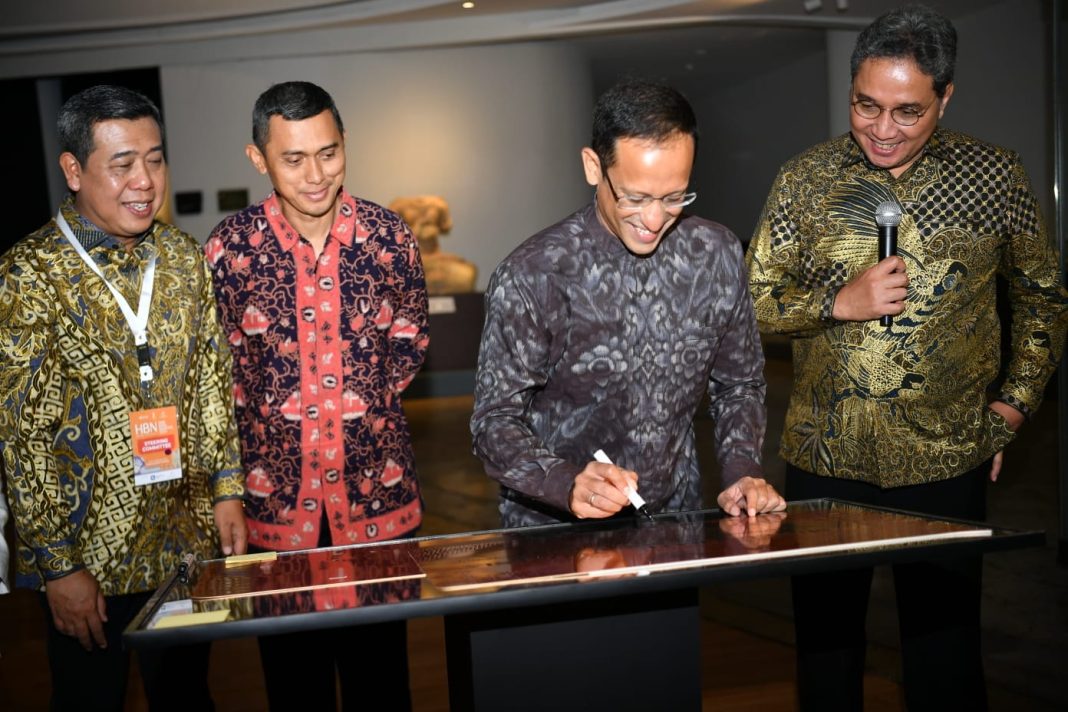 Dalam rangka memperingati HBN 2023, Mendikbudristek RI Nadiem Anwar Makarim meresmikan Museum Batik Indonesia, Senin (2/10/2023). (Dok/Kemendikbudristek RI)