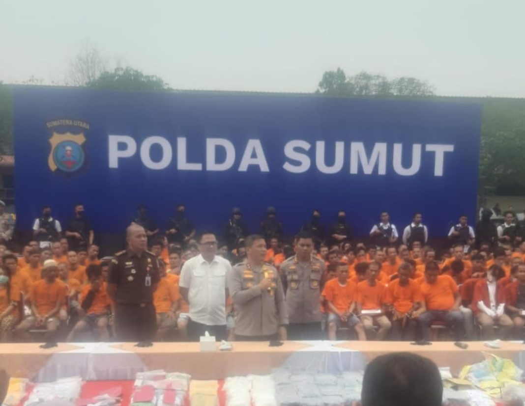 Kapolda Sumut Irjen Pol Agung Setya Imam Effendi memberikan penjelasan pengungkapan jaringan narkoba di Mapolda Sumut, Rabu (4/10/2023).