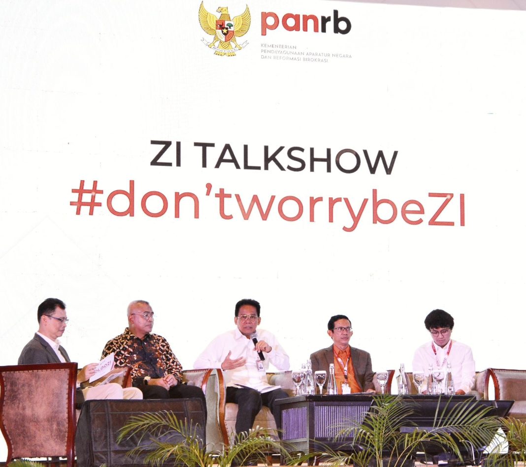 Wakil Ketua KPK RI Johanis Tanak dalam talk show OLGOZI, yang diselenggarakan KemenpanRB di Batam, Rabu (4/10/2023). (Dok/KPK)
