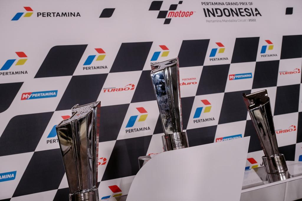 Trofi MotoGP Mandalika 2022. (Dok/Humas Kemenparekraf)