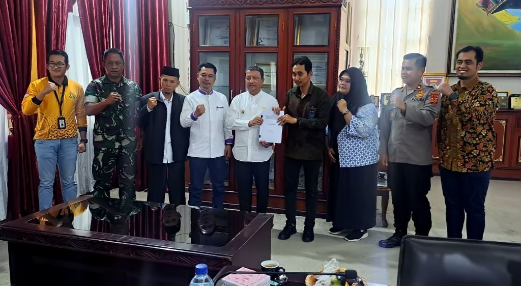 PLN UIP SBU melalui UPP SBU 2, melakukan pertemuan konsultasi Rencana Tindak Darurat (RTD) Bendungan PLTA Peusangan 1 & 2 (88 MW) dengan Forkopimda dalam kegiatan yang berlangsung di Pendopo Kantor Bupati Aceh Tengah, Jumat (6/10/2023). (Dok/PLN)