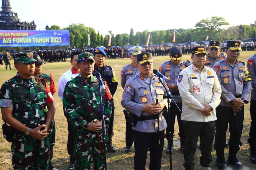 Kabaharkam Polri, Komjen Pol Fadil Imran memberikan keterangan terkait penyelenggaraan KTT AIS Forum 2023 di Bali pada 10-11 Oktober akan berjalan sukses berkat kerjasama yang solid antara TNI dan Polri, Sabtu (7/10/2023). (Dok/Humas Polri)