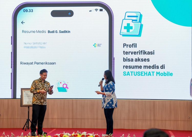 Menkes RI Budi G Sadikin pada kegiatan ‘Internalisasi dan Publikasi Know Your Customer pada Satusehat Mobile’ yang digelar di DTO Space Kemenkes RI, Jumat (6/10/2023). (Dok/Kemenkes RI)