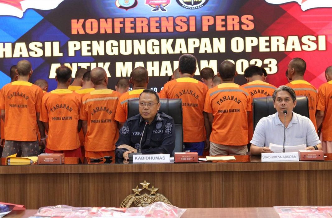 Polda Kaltim menggelar konferensi pers dalam rangka Operasi Antik Mahakam 2023 di Gedung Mahakam Polda Kaltim, Selasa (10/10/2023).