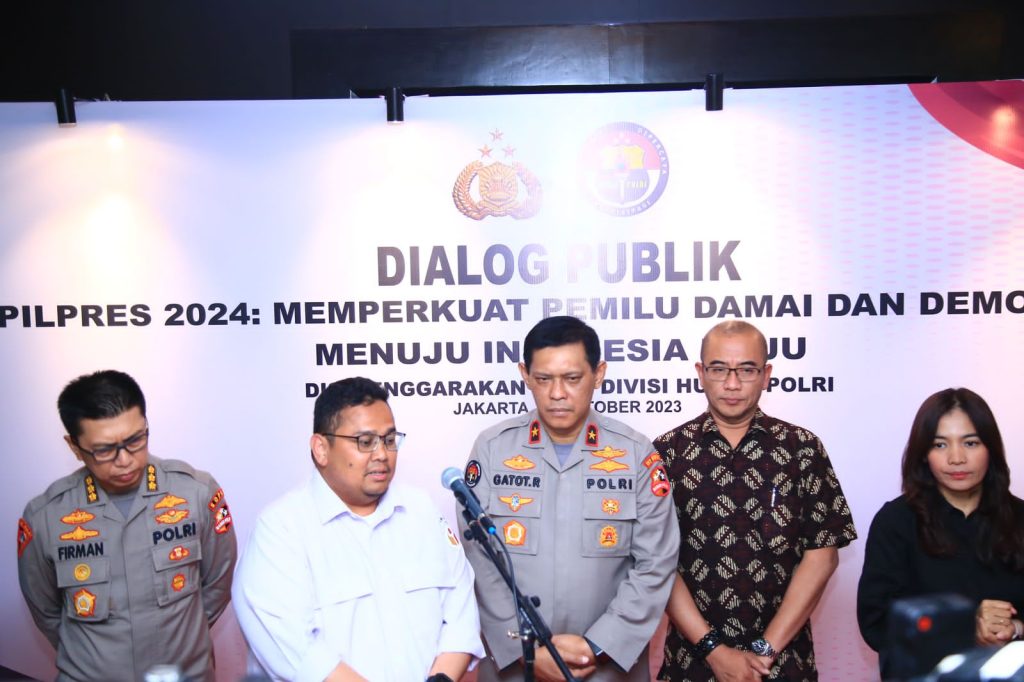 Ketua Bawaslu RI Rahmat Bagja dalam Doorstop Dialog Publik dengan tema Pilpres 2024: Memperkuat Pemilu Damai dan Demokrasi Menuju Indonesia Maju, di Jakarta, Rabu (11/10/2023). (Dok/Humas Polri)