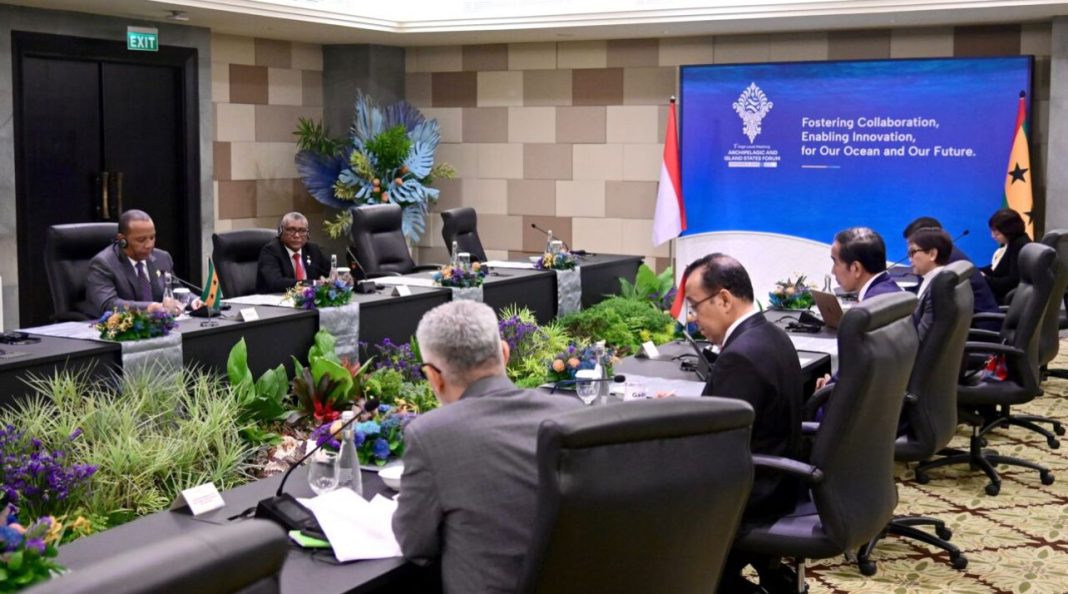 Presiden Jokowi menyambut baik pertemuan pertamanya dengan PM Sao Tome dan Principe, Patrice Emery Trovoada, yang digelar di BNDCC, Kabupaten Badung, Bali.