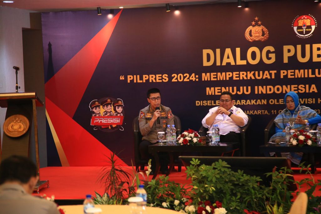 Kepala Bagian Anev Sops Polri Kombes Pol M Firman memegang mic. (Dok/Humas Polri)