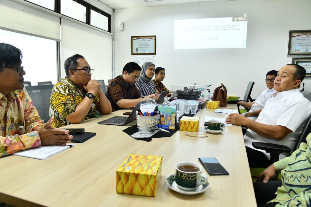 Bupati Batubara Ir H Zahir MAP bersama Sekda Norma Deli Siregar, Kepala BKAD H Hakim dan Kepala Bapelitbangda Arif Hanafiah melakukan audiensi dengan Dirjen Kekayaan Negara Kementerian Keuangan RI di Jakarta Selatan, Jumat (13/10/2023). (Dok/Kominfo Batubara)