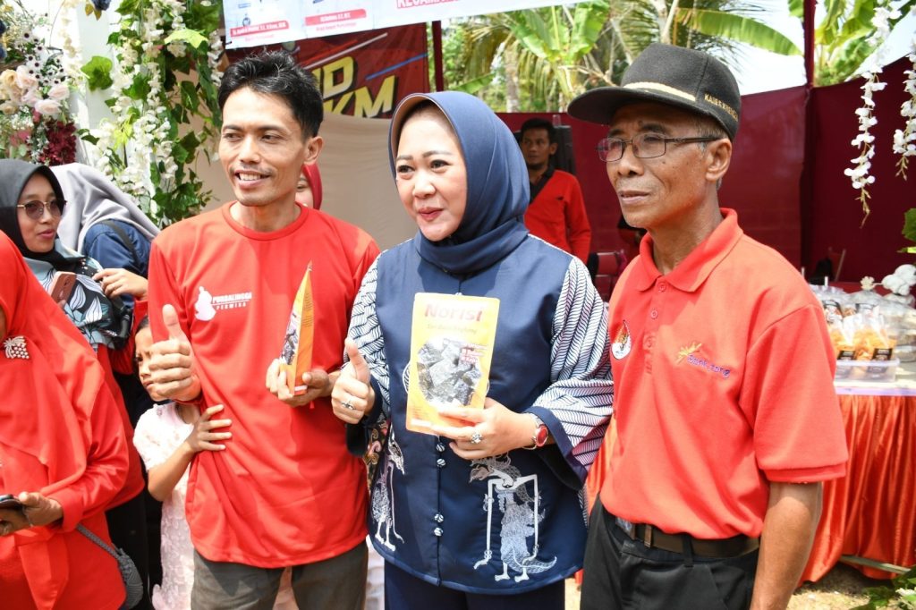 Bupati Purbalingga Dyah Hayuning Pratiwi menghadiri Roadshow Pemulihan Ekonomi Kecamatan Kejobong. (Dok/Kominfo Jawa Tengah)