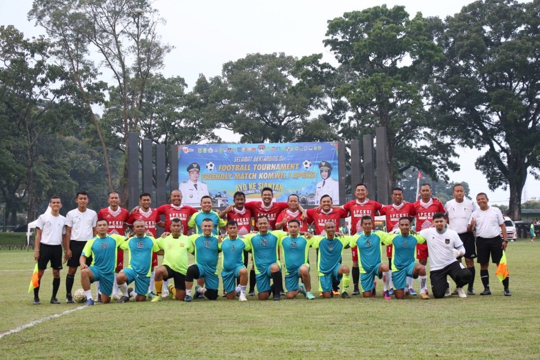 Pembukaan pertandingan persahabatan sepak bola (Football Tournament Friendly Match) Komwil I Apeksi yang digelar di Lapangan Rindam I/Bukit Barisan, Jumat (13/10/2023). (Dok/Kominfo Medan)