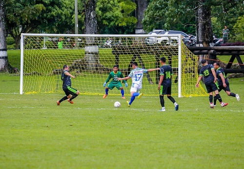 Tim Pemko Medan lolos ke final Pertandingan Sepak Bola Persahabatan Antar Pemerintah Kota Komwil I Apeksi usai melibas tuan rumah Pemko Pematangsiantar di partai semi final dengan skor telak 5-0 di Stadion Rindam I/BB, Pematangsiantar, Senin (16/10/2023). (Dok/Kominfo Medan)