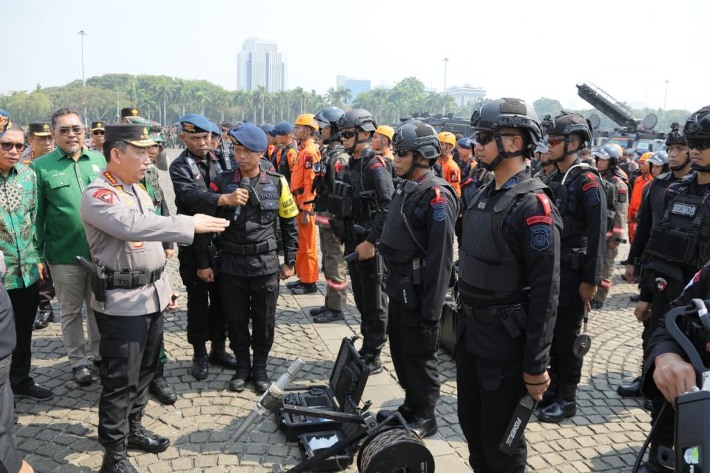 Apel gelar pasukan Operasi Mantap Brata 2023-2024 di Lapangan Monas, Jakarta, Selasa (17/10/2023). (Dok/Humas Polri)