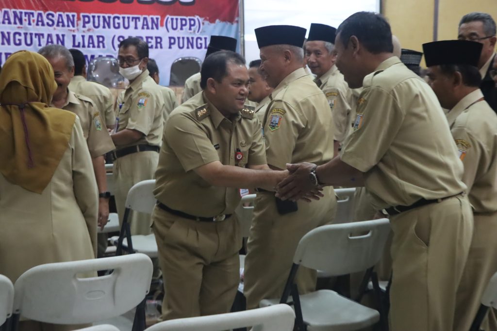 Sosialisasi unit pemberantasan pungutan liar bagi para kepala sekolah dasar negeri dan koordinator wilayah kecamatan Dinas Pendidikan Kebudayaan Pemuda dan Olahraga, di Aula Kantor Disdikbudpora setempat, Senin (16/10/2023). (Dok/Kominfo Jawa Tengah)