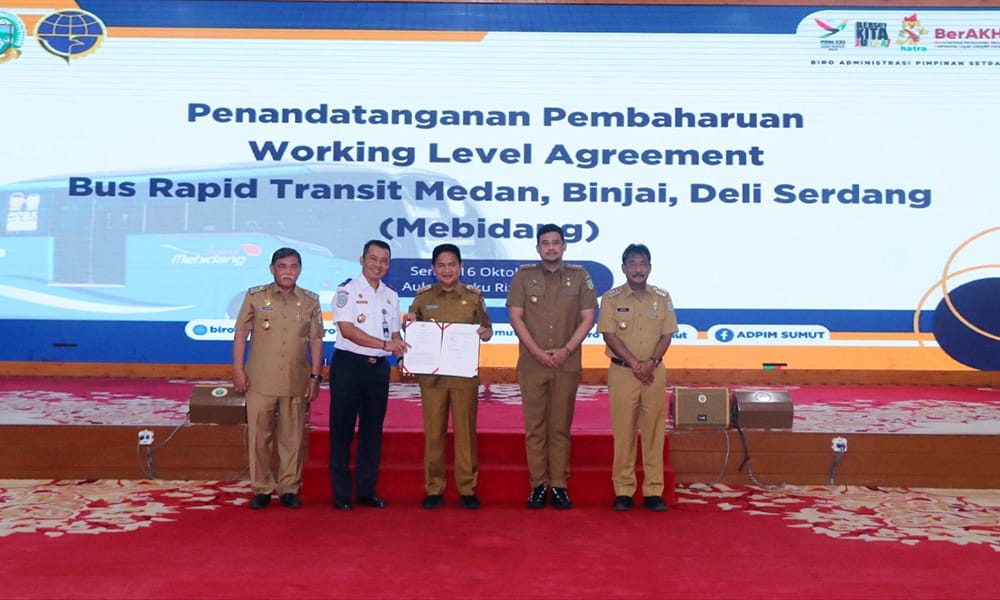 Penandatanganan rencana kerja pembangunan BRT Mebidang, di Aula Tengku Rizal Nurdin, Jalan Jenderal Sudirman, Nomor 41 Medan, Senin (16/10/2023). (Dok/Kominfo Sumut)