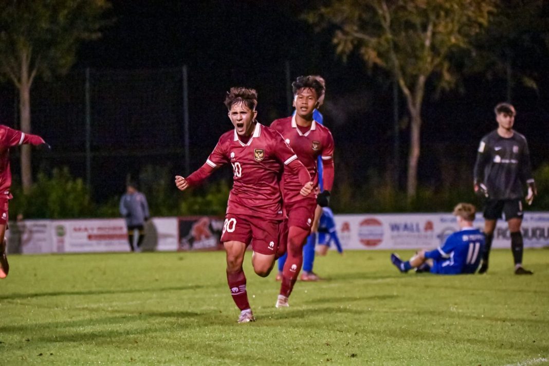 Tim U-17 Indonesia harus bermain imbang 1-1 saat berhadapan dengan SV Meppen U-17 di Lapangan SV Hemsen, Meppen, Jerman, Selasa (17/10/2023) malam. (Dok/PSSI)