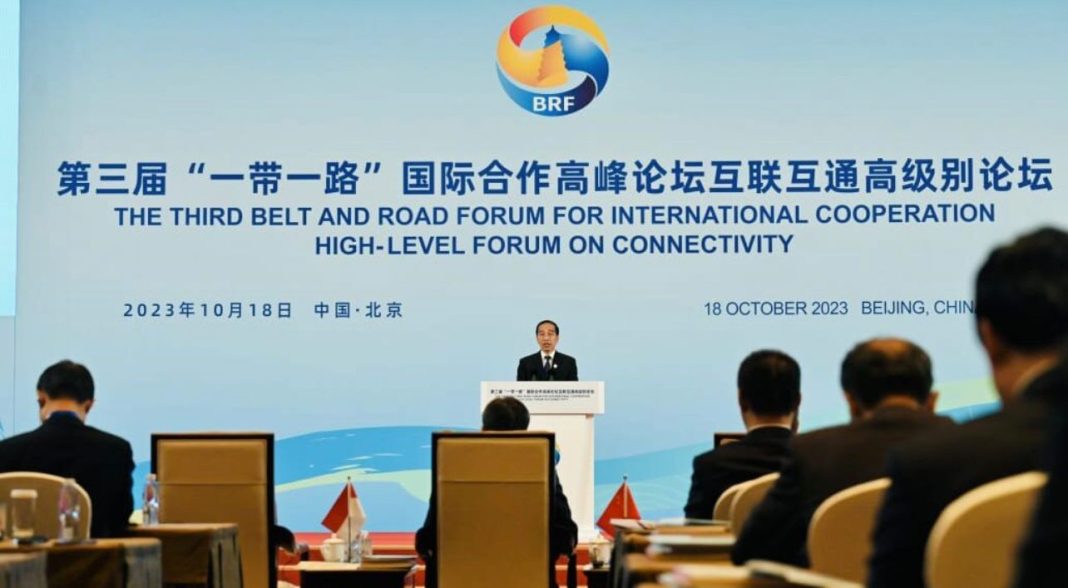 Presiden Jokowi menghadiri High Level Forum yang mengangkat tema “Connectivity in an Open Global Academy” yang digelar di China National Convention Center, Beijing, Rabu (18/10/2023).