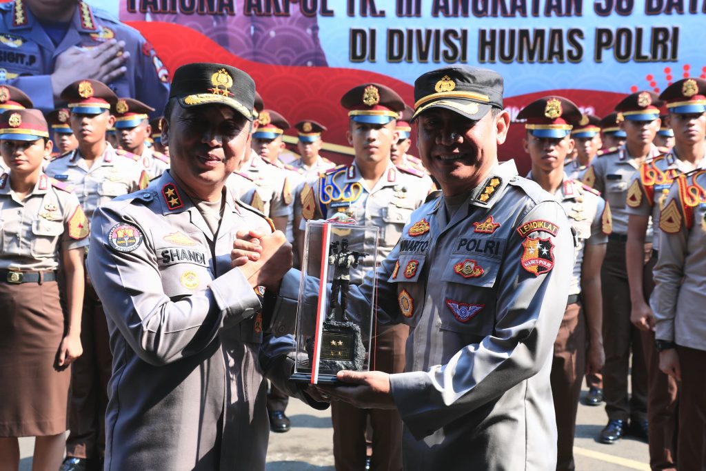 Kadiv Humas Polri Irjen Pol Sandi Nugroho menerima kunjungan Taruna Tingkat III Akpol Angkatan 56, Rabu (18/10/2023).