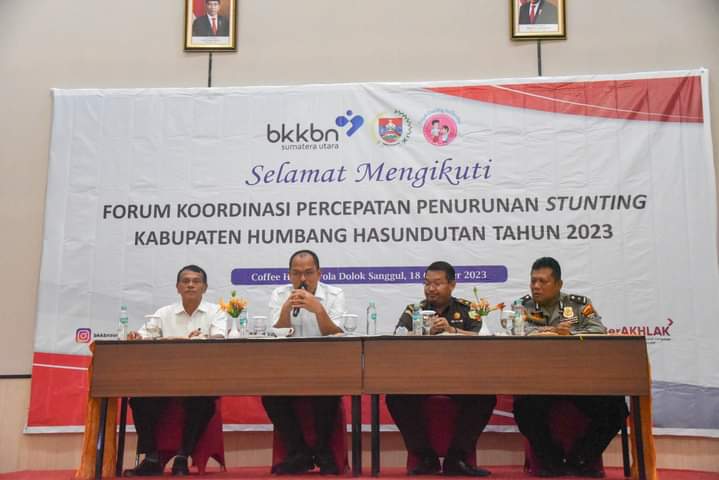 Bupati Humbahas Dosmar Banjarnahor membuka acara Forum Koordinasi Percepatan Stunting Kabupaten Humbahas Tahun 2023 di Aula Coffee Ayola Dolok Sanggul, Rabu (18/10/2023). (Dok/Kominfo Humbahas)