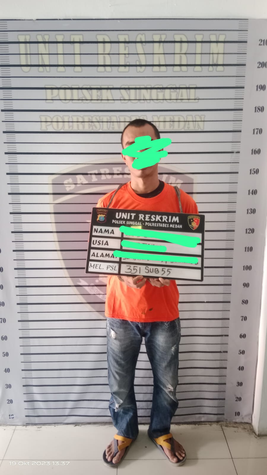 Pelaku penganiayaan terhadap petugas Dishub Medan berinisial Ag diamankan di Polsek Medan Sunggal, Kamis (19/10/2023). (Dok/Polsek Medan Sunggal)