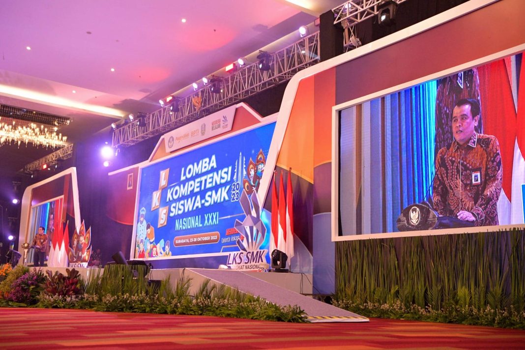 Acara penutupan LKS SMK 2023 di Dyandra Convention Center, Surabaya, Jawa Timur, Jumat (27/10/2023). (Dok/Kemendikbudristek RI)
