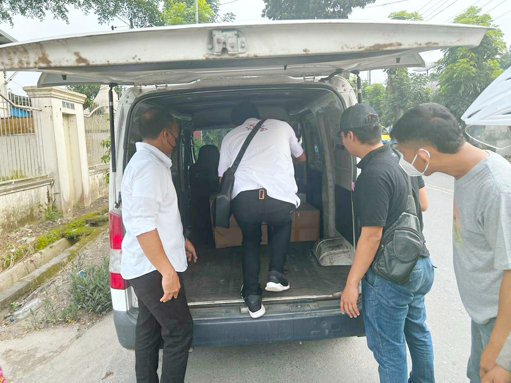 Petugas gabungan melakukan pemeriksaan kendaraan disaat razia di Jalan Medan, Kecamatan Siantar Martoba, Selasa (24/10/2023). (Dok/Humas Polres Pematangsiantar)