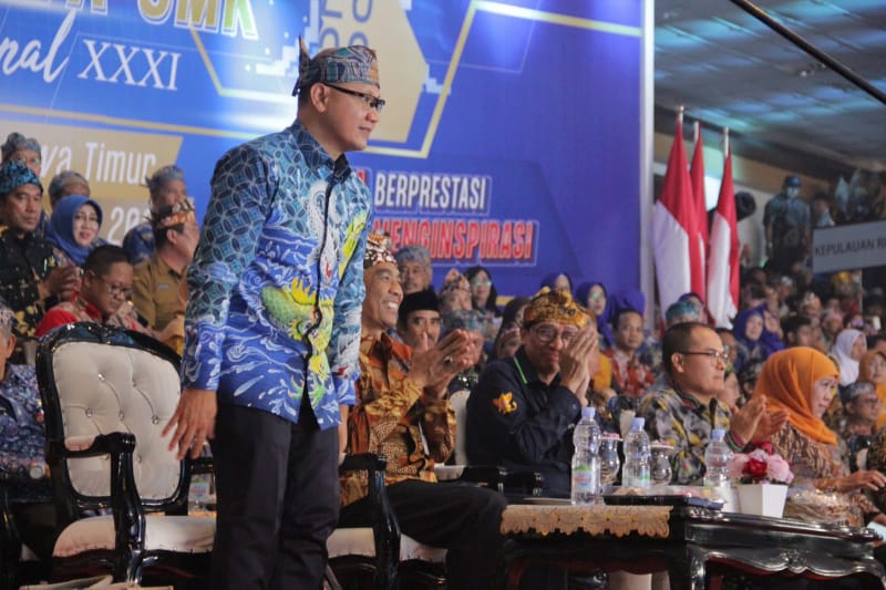 LKS SMK Tingkat Nasional XXXI Tahun 2023 secara resmi dibuka oleh Gubernur Jawa Timur, Khofifah Indar Parawansa, di Airlangga Convention Center, Surabaya, Selasa (24/10/2023). (Dok/Kominfo Jawa Timur)