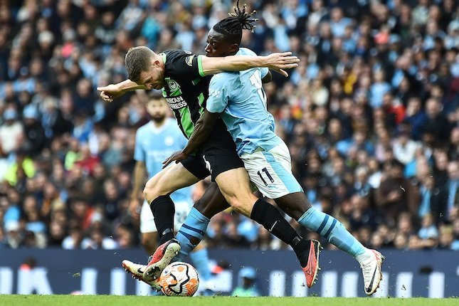 Duel James Milner dan Jeremy Doku di laga Manchester City vs Brighton, Premier League 2023/2024, Sabtu (21/10/2023), malam WIB.