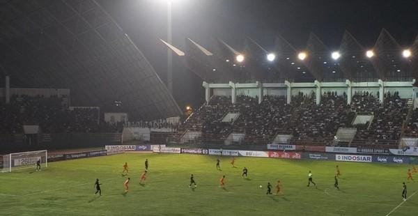 Suasana pertandingan Persiraja Banda Aceh Vs Semen Padang FC, Sabtu (21/10/2023) malam.