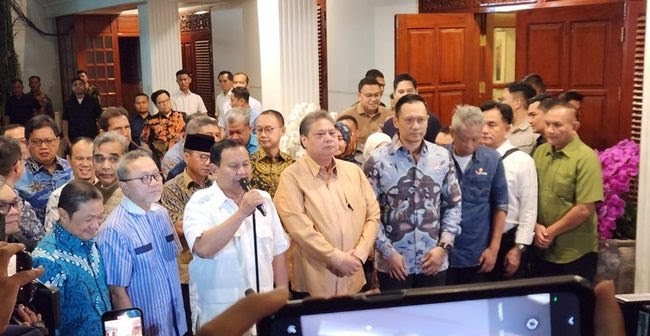 Prabowo Subianto bersama ketua umum partai politik di KIM umumkan Gibran Rakabuming Raka sebagai balon cawapres