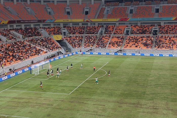 Suasana pertandingan Prancis vs Senegal di babak 16 besar Piala Dunia U-17 2023, di JIS, Jakarta, Rabu (22/11/2023).