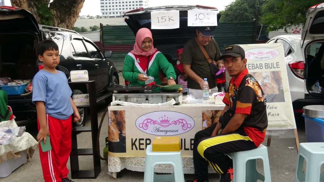 CFD yang digelar Pemko Medan melalui Dispora setiap minggunya di seputaran lapangan Merdeka membawa keberkahan bagi pelaku usaha. (Dok/Kominfo Medan)