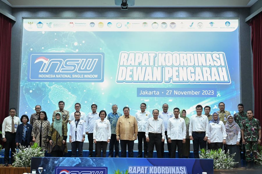 Rapat koordinasi yang diselenggarakan di Jakarta ini dipimpin langsung oleh Menko Perekonomian Airlangga Hartarto selaku Ketua Dewan Pengarah dan dihadiri Menkeu Sri Mulyani Indrawati selaku Wakil Ketua Dewan Pengarah, Senin (27/11/2023). (Dok/Kemenkeu RI)