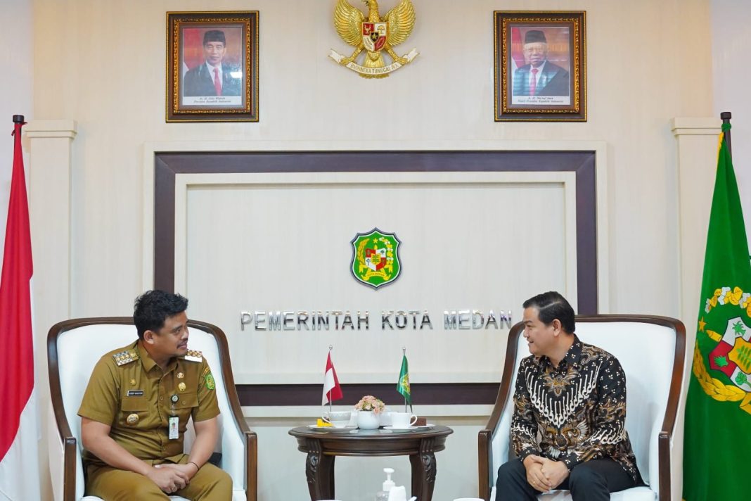 Wali Kota Medan Bobby Nasution saat menerima kunjungan Yayasan Hope Indonesia di Balai Kota Medan, Selasa (28/11/2023). (Dok/Kominfo Medan)