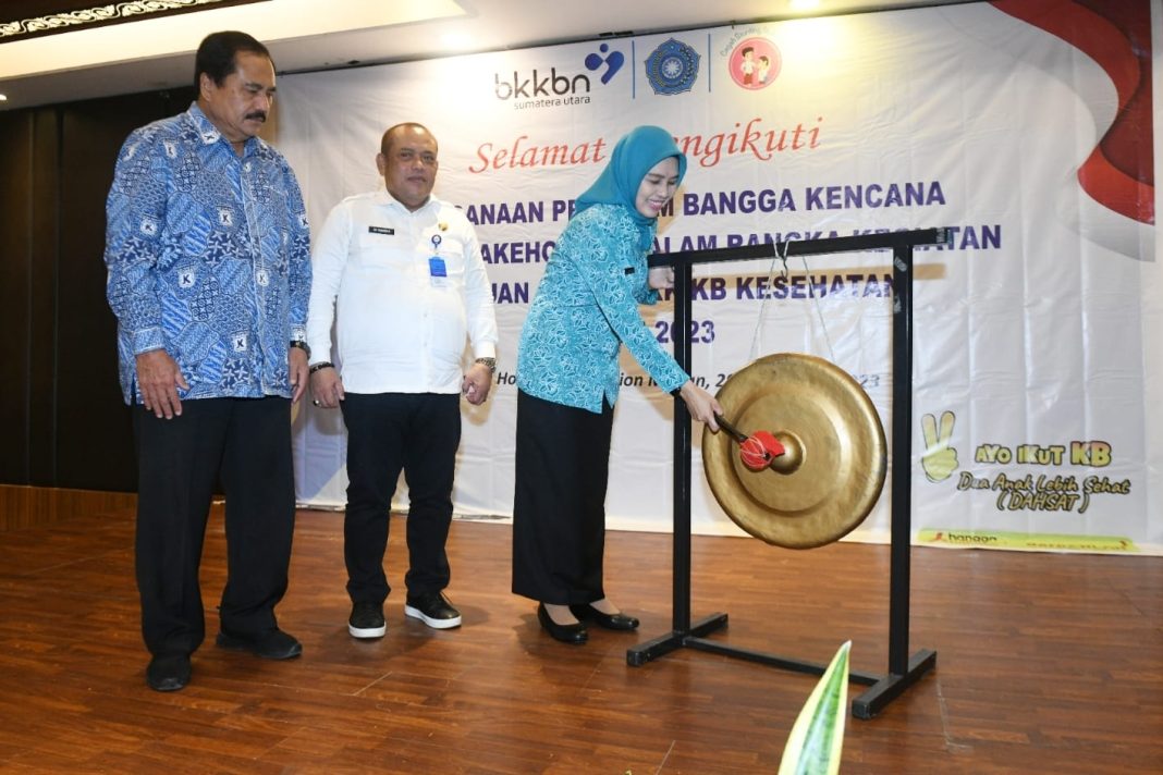 Pj Ketua TP PKK Provinsi Sumut Dessy Hassanudin menghadiri dan membuka secara resmi Pelaksanaan Program Bangga Kencana bersama stakeholder dalam rangka kegiatan Gerak Kesatuan PKK di Le Polonia Hotel Medan, Rabu (29/11/2023). (Dok/BKKBN)