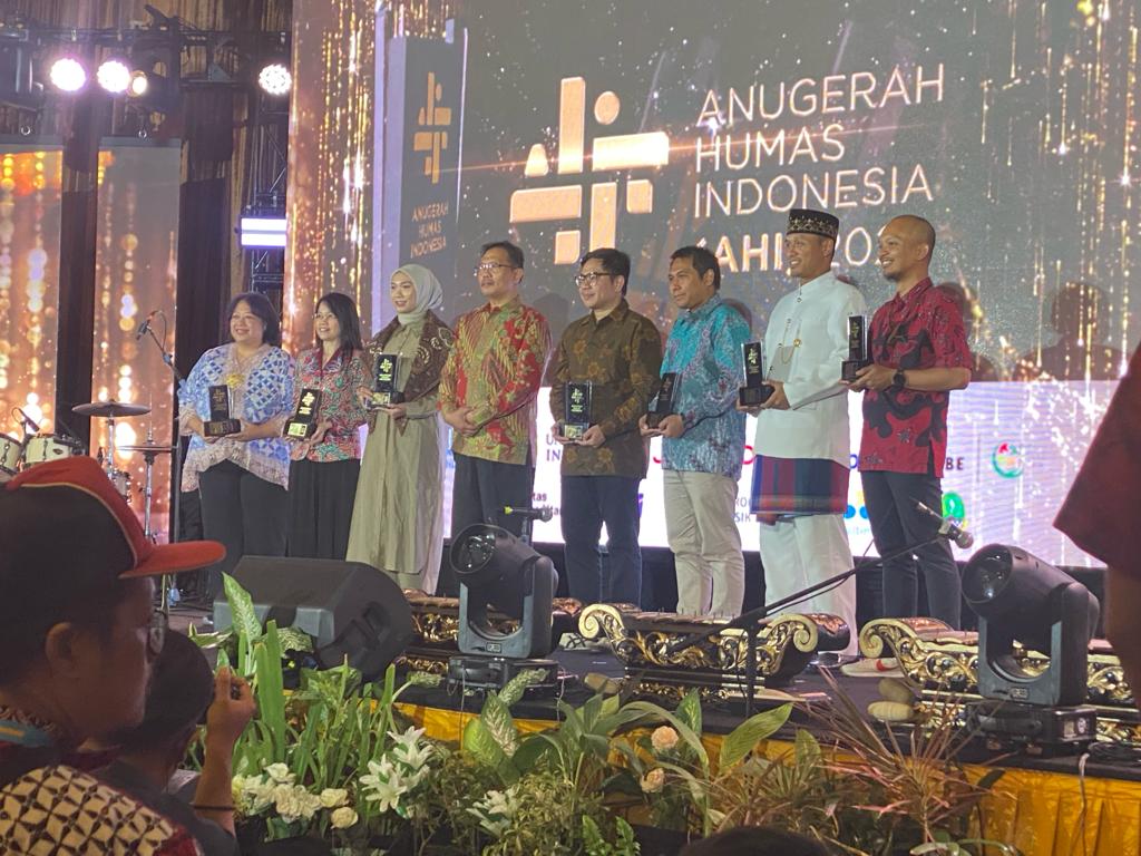 Kemendikbudristek RI membawa pulang tujuh penghargaan dalam acara Awarding The 5th AHI Awards 2023 yang digelar di Semarang, Jawa Tengah, Jumat (3/11/2023). (Dok/Kemendikbudristek RI)