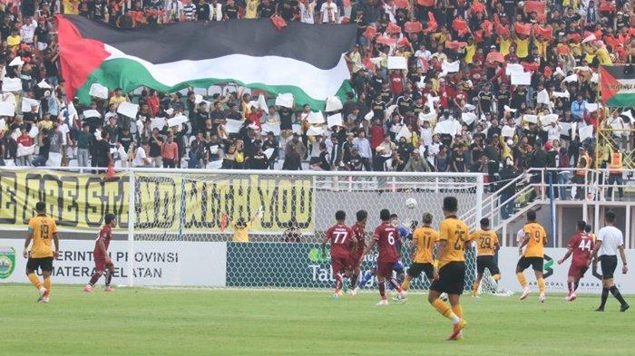 Suasana pertandingan Liga 2 antara Sriwijaya FC vs PSDS di Stadion Gelora Sriwijaya Jakabaring, Palembang, Minggu (19/11/2023), Sriwijaya FC menggiling PSDS dengan skor 3-0.