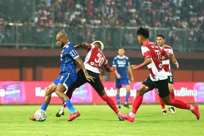 Suasana pertandingan Madura United Vs Persib Bandung, Rabu (1/11/2023).