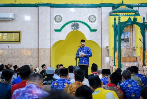 Wali Kota Medan Bobby Nasution melakukan Safari Jumat di mesjid Raya Kedatukan Sunggal Serbanyaman, Jumat (17/11/2023). (Dok/Kominfo Medan)