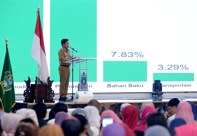 Pj Gubernur Sumut Dr Hassanudin membuka Talk Show dan Penerbitan 1.000 NIB di Aula Raja Inal Siregar, Lantai 2 Kantor Gubernur Sumut, Jalan Diponegoro, Nomor 30 Medan, Selasa (7/11/2023). (Dok/Kominfo Sumut)