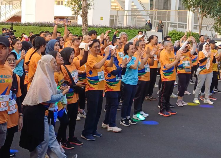 Lari marathon yang dilaksanakan di halaman parkir Aquatic Gelora Bung Karno, Minggu (12/11/2023). (Dok/Kemenkes RI)