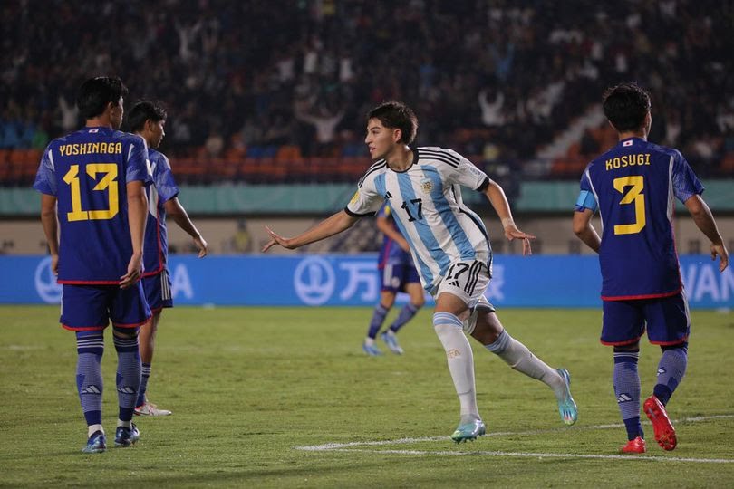 Valentino Andres Acuna merayakan golnya di laga Jepang U-17 vs Argentina U-17 di match day 2 Grup D Piala Dunia U-17 2023 di Stadion Si Jalak Harupat, Selasa (14/11/2023) malam WIB.