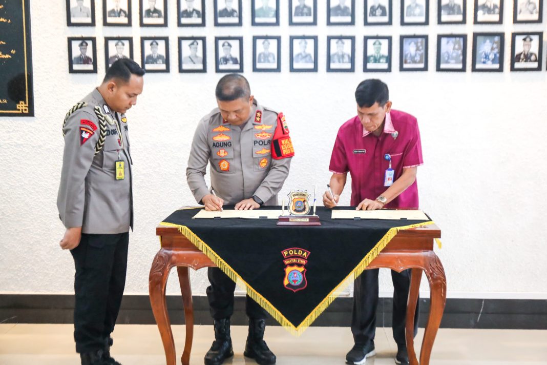 Penandatanganan dilakukan oleh Kapolda Sumut Irjen Pol Agung Setya Imam Effendi dan Kepala BNNP Sumut Brigjen Pol Toga Panjaitan di Lobi Utama Mapolda Sumut, Selasa (31/10/2023).