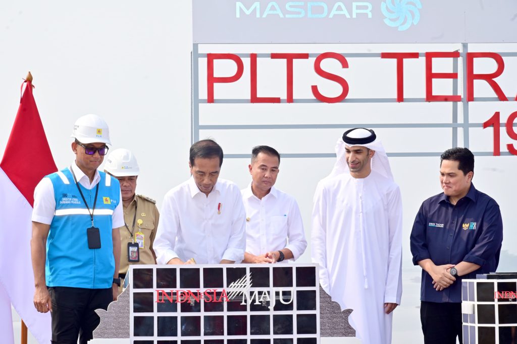 Presiden Jokowi meresmikan selesainya pembangunan PLTS terapung Cirata yang terletak di Kabupaten Purwakarta, Provinsi Jawa Barat.