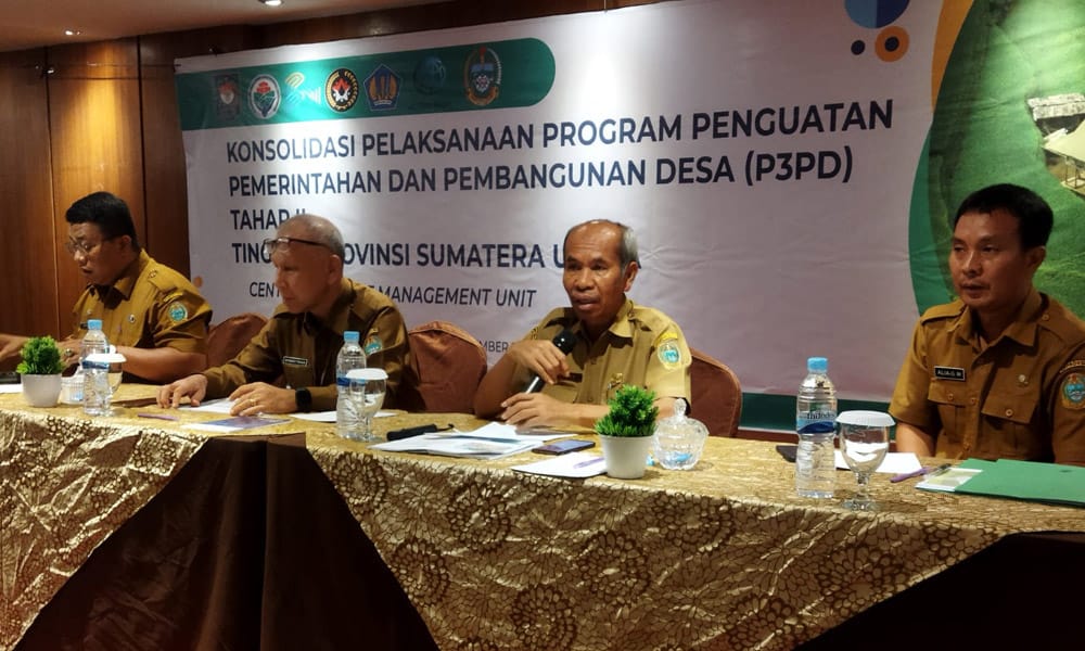 Inspektur Provinsi Sumut Lasro Marbun saat menyampaikan materi paparannya dalam acara rakor Implementasi P3PD di Provinsi Sumut tahun 2023 di Le Polonia Hotel, Jalan Jenderal Sudirman Medan, Senin (20/11/2023). (Dok/Kominfo Sumut)