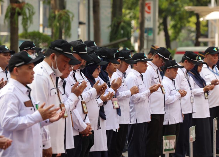 Upacara peringatan HKN yang ke-59 dilaksanakan di lapangan upacara kantor Kementerian Kesehatan Republik Indonesia, Senin (13/11/2023). (Dok/Kemenkes RI)