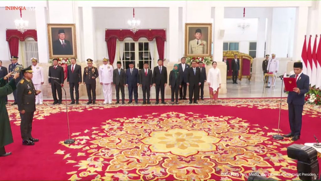 Presiden RI Jokowi melantik Jenderal Agus Subiyanto sebagai Panglima TNI, di Istana Negara, Jakarta.
