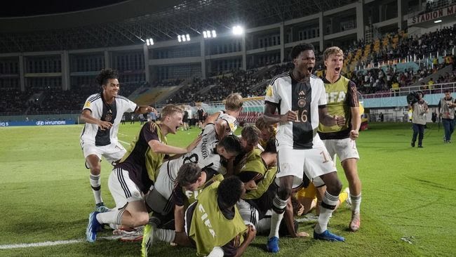 Selebrasi Timnas Jerman U-17 atas gol kedua mereka. Jerman akhirnya juara Piala Dunia U-17 setelah menang adu penalti 4-3 dari Perancis, Sabtu (2/12/2023).