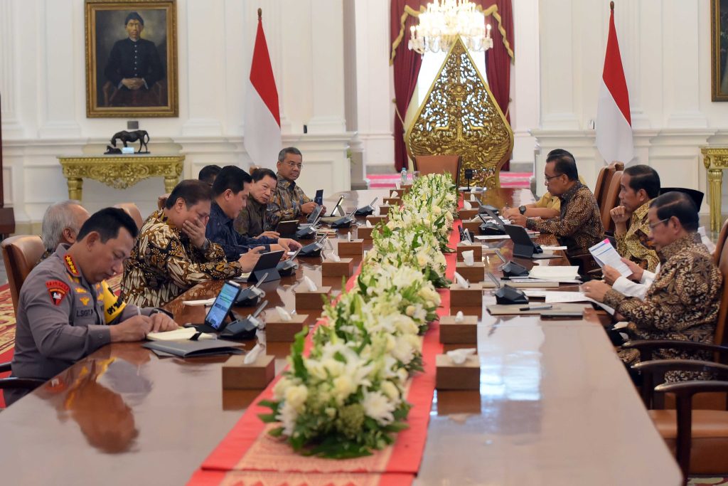 Presiden Jokowi memimpin Ratas mengenai Agenda Tahunan Pariwisata dan Pembentukan Tourism Fund, di Istana Merdeka, Jakarta, Senin (4/12/2023). (Dok/Humas Setkab)